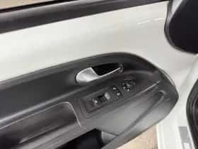 Volkswagen Up! (2012) thumbnail 14