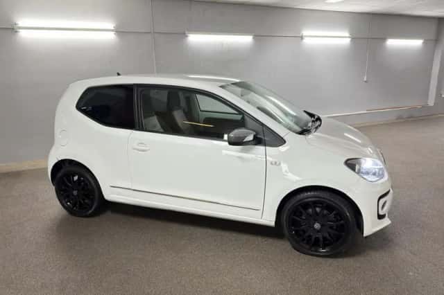 Volkswagen Up! (2012) thumbnail 3