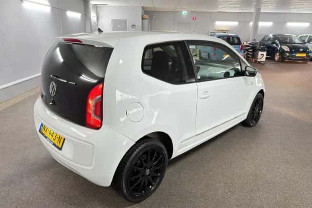 Volkswagen Up! (2012) thumbnail 6
