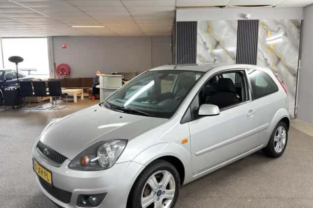 Ford Fiesta (2007) thumbnail 2
