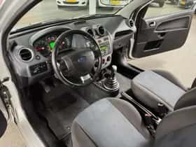 Ford Fiesta (2007) thumbnail 15