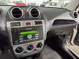 Ford Fiesta (2007) thumbnail 16