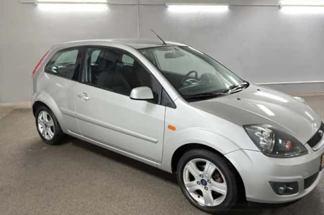 Ford Fiesta (2007) thumbnail 3