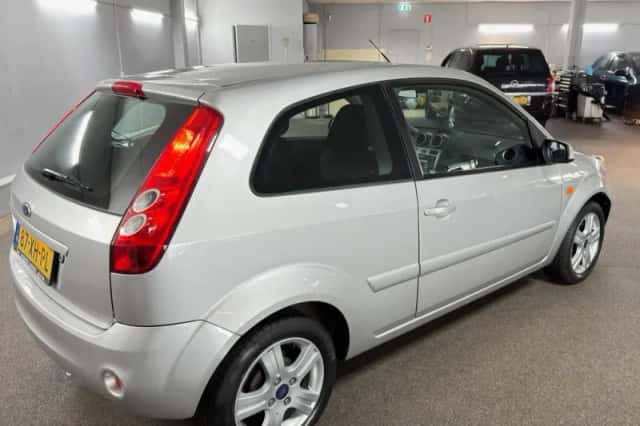 Ford Fiesta (2007) thumbnail 5