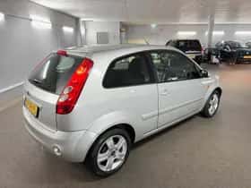 Ford Fiesta (2007) thumbnail 5