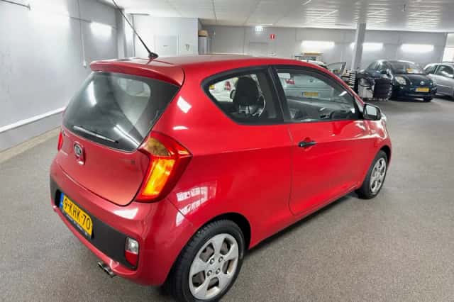 Kia Picanto (2013) thumbnail 5