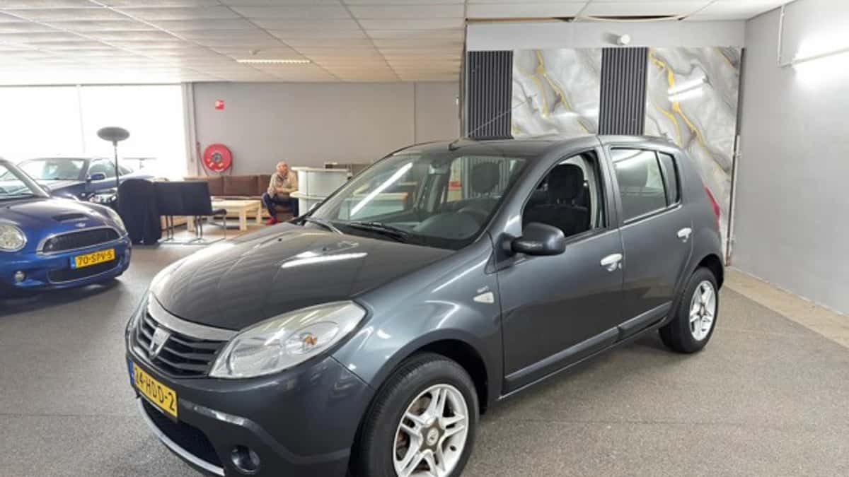 Dacia Sandero (2008) — foto 1