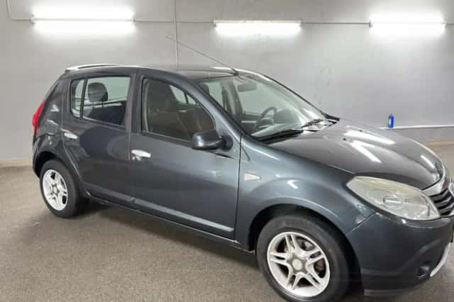 Dacia Sandero (2008) thumbnail 3
