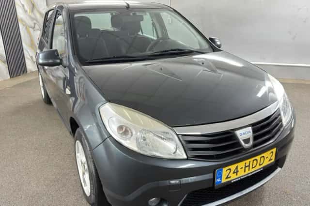 Dacia Sandero (2008) thumbnail 4