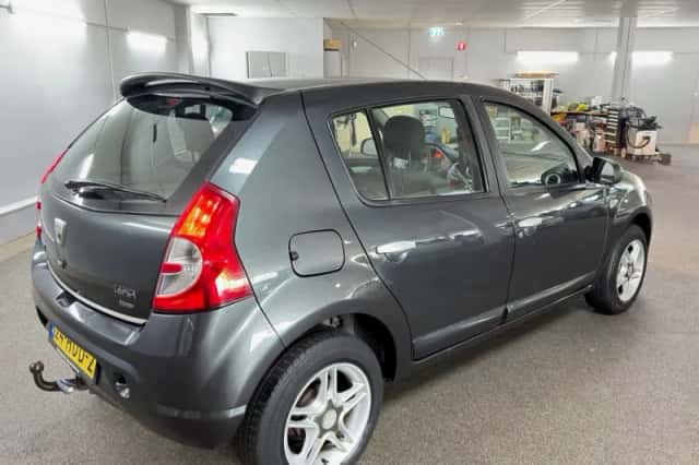 Dacia Sandero (2008) thumbnail 5