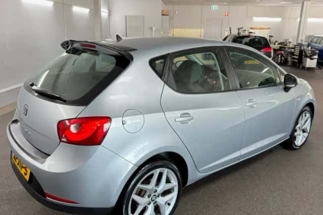 SEAT Ibiza (2009) thumbnail 5