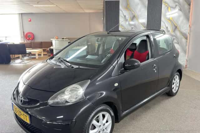 Toyota Aygo (2008) thumbnail 2