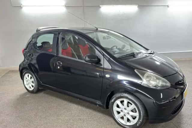 Toyota Aygo (2008) thumbnail 3