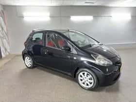 Toyota Aygo (2008) thumbnail 3
