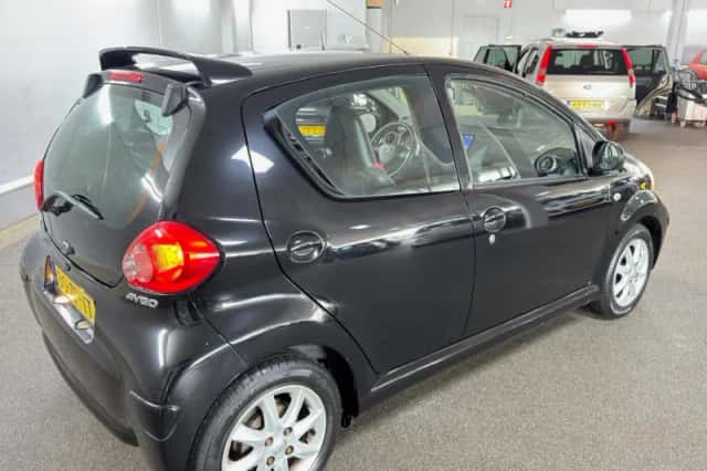 Toyota Aygo (2008) thumbnail 5