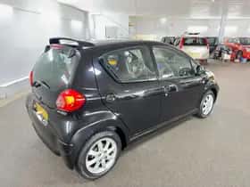 Toyota Aygo (2008) thumbnail 5