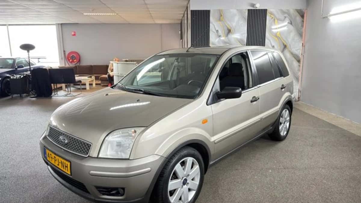 Ford Fusion (2004) — foto 1