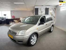 Ford Fusion (2004) thumbnail 2