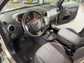 Ford Fusion (2004) thumbnail 13