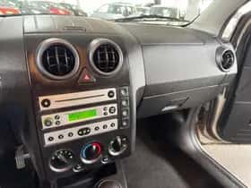 Ford Fusion (2004) thumbnail 16