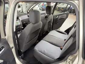 Ford Fusion (2004) thumbnail 18