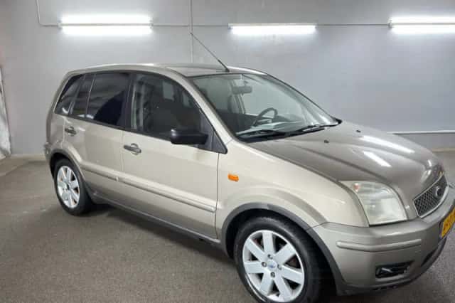 Ford Fusion (2004) thumbnail 3
