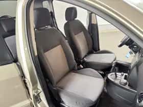 Ford Fusion (2004) thumbnail 21