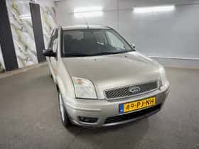 Ford Fusion (2004) thumbnail 4