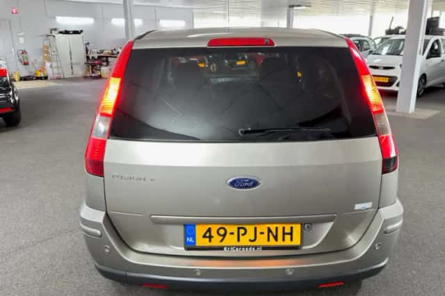 Ford Fusion (2004) thumbnail 6