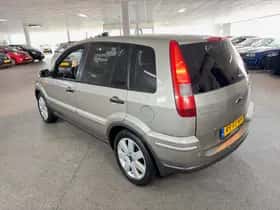Ford Fusion (2004) thumbnail 7
