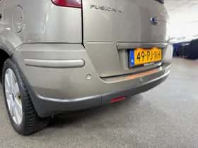 Ford Fusion (2004) thumbnail 8