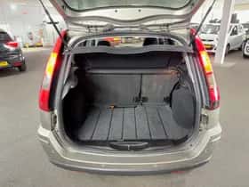 Ford Fusion (2004) thumbnail 9