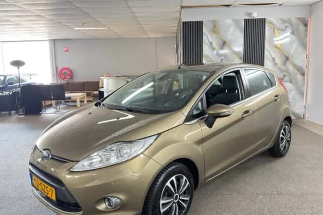 Ford Fiesta (2012) thumbnail 2