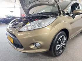 Ford Fiesta (2012) thumbnail 12