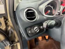 Ford Fiesta (2012) thumbnail 18