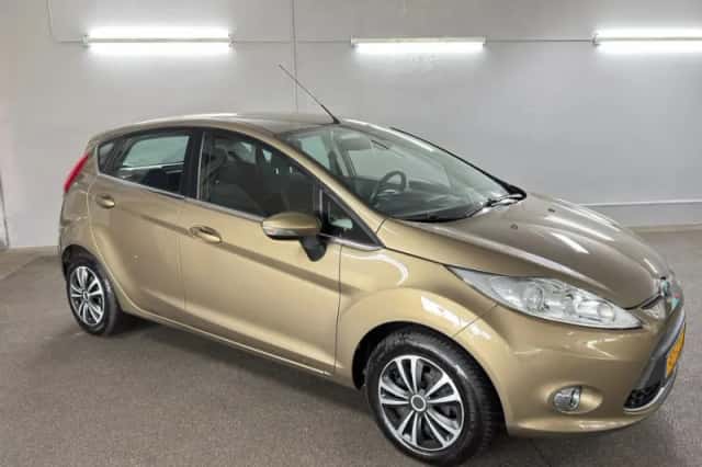 Ford Fiesta (2012) thumbnail 3