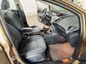 Ford Fiesta (2012) thumbnail 21