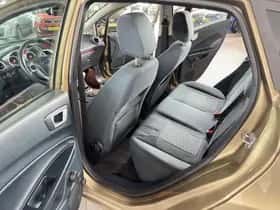 Ford Fiesta (2012) thumbnail 24