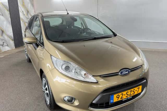 Ford Fiesta (2012) thumbnail 4
