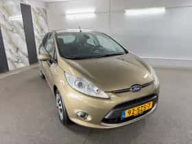 Ford Fiesta (2012) thumbnail 4