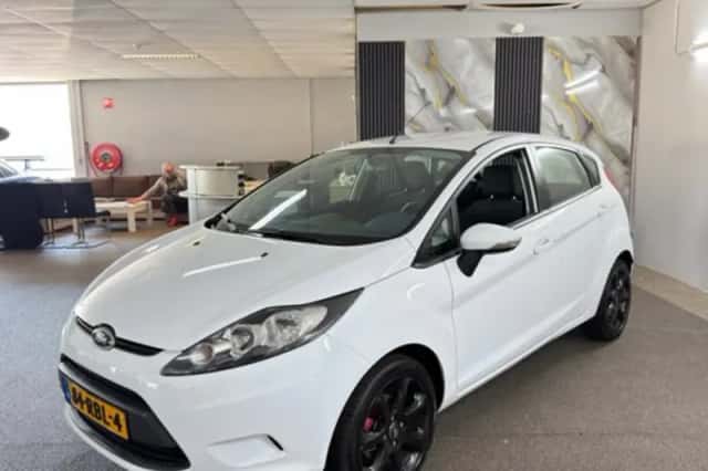 Ford Fiesta (2011) thumbnail 1