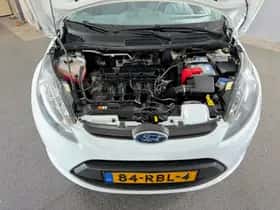 Ford Fiesta (2011) thumbnail 11