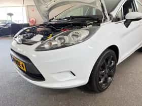 Ford Fiesta (2011) thumbnail 12