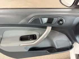 Ford Fiesta (2011) thumbnail 14