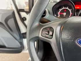 Ford Fiesta (2011) thumbnail 15