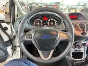 Ford Fiesta (2011) thumbnail 16
