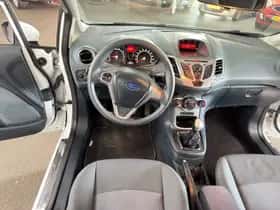 Ford Fiesta (2011) thumbnail 17