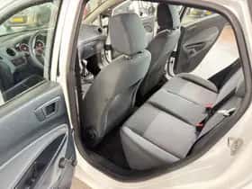 Ford Fiesta (2011) thumbnail 23