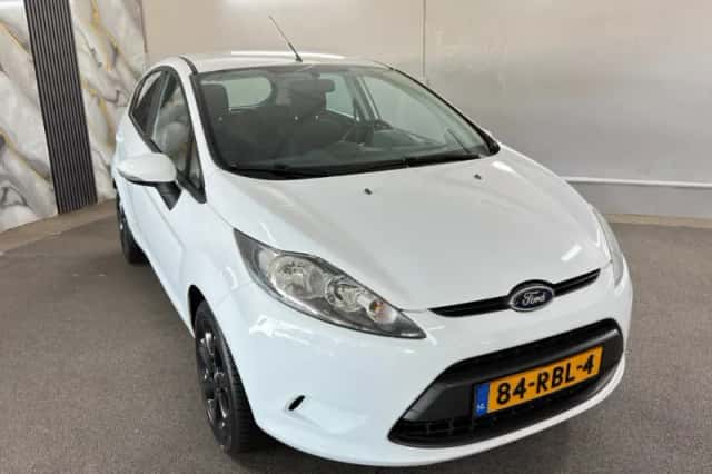 Ford Fiesta (2011) thumbnail 4
