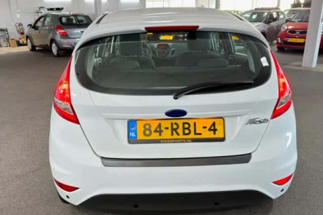 Ford Fiesta (2011) thumbnail 6